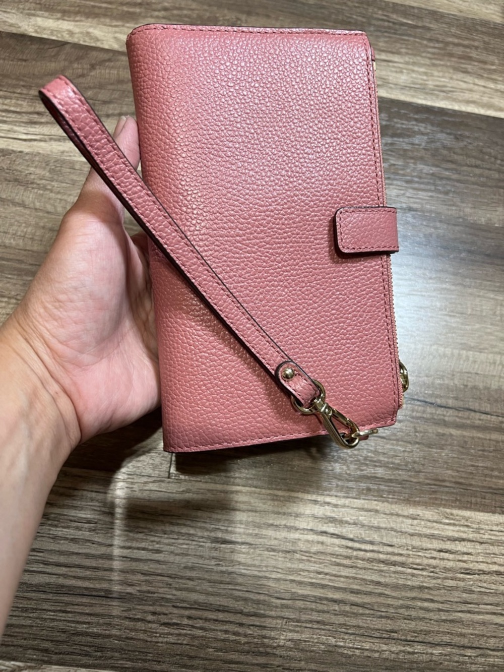 Michael Kors Pink Leather Large Wristlet bifold Wallet - Picture 3 of 9